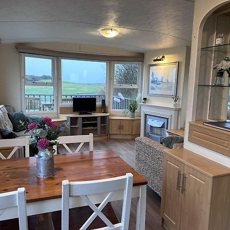 Captivating 2-Bed Static Caravan In Holyhead Llanfachraeth Kültér fotó