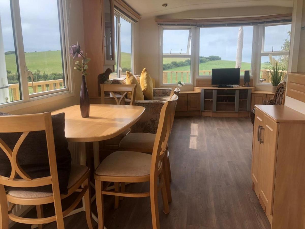 Captivating 2-Bed Static Caravan In Holyhead Llanfachraeth Kültér fotó