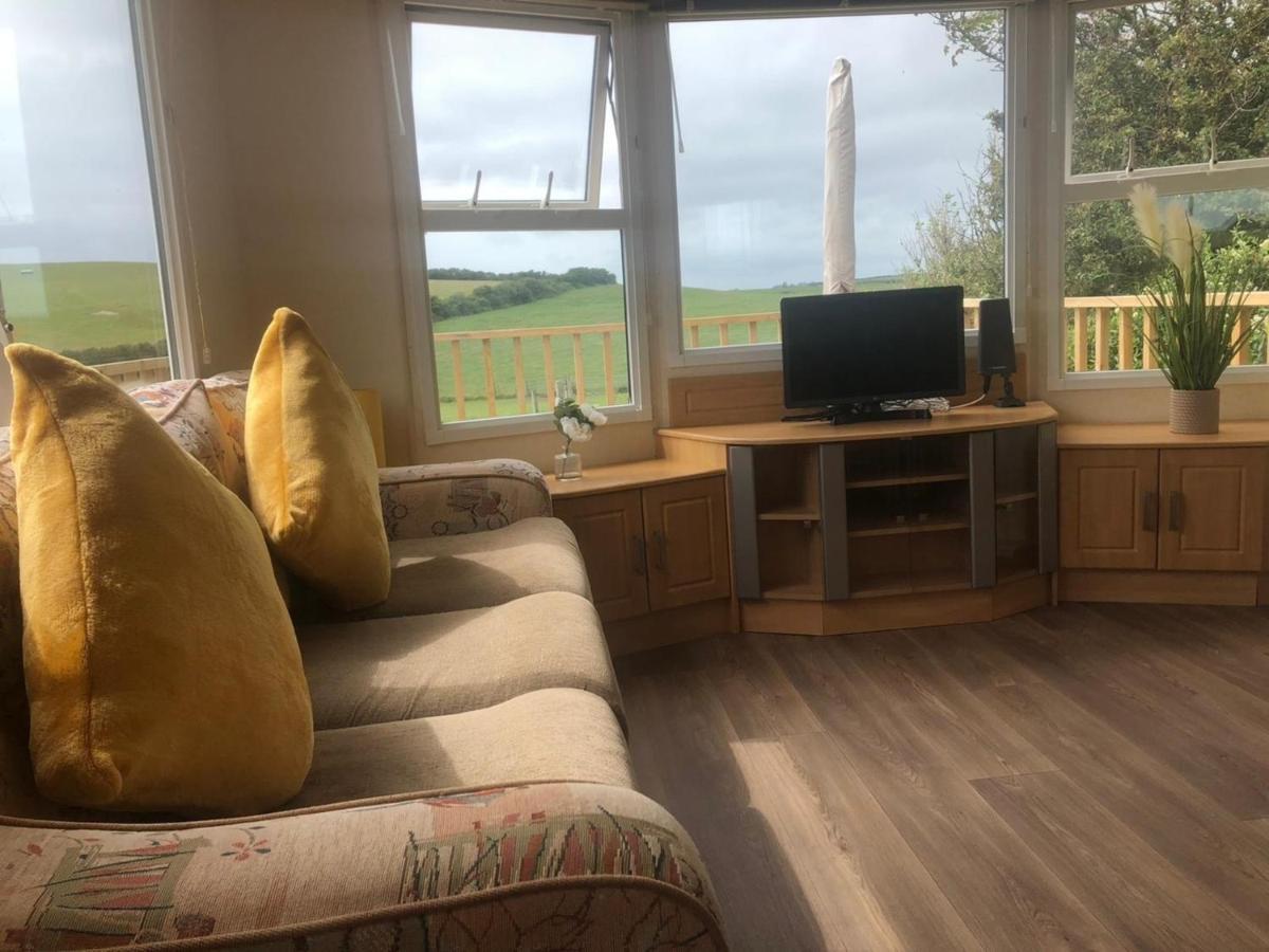 Captivating 2-Bed Static Caravan In Holyhead Llanfachraeth Kültér fotó