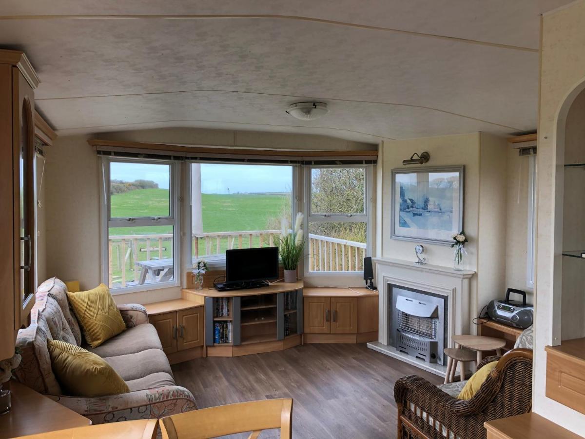 Captivating 2-Bed Static Caravan In Holyhead Llanfachraeth Kültér fotó
