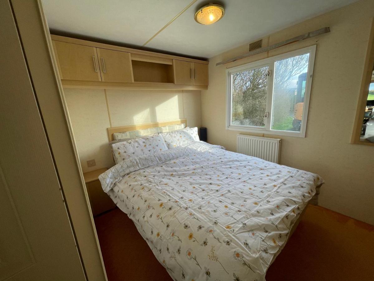 Captivating 2-Bed Static Caravan In Holyhead Llanfachraeth Kültér fotó