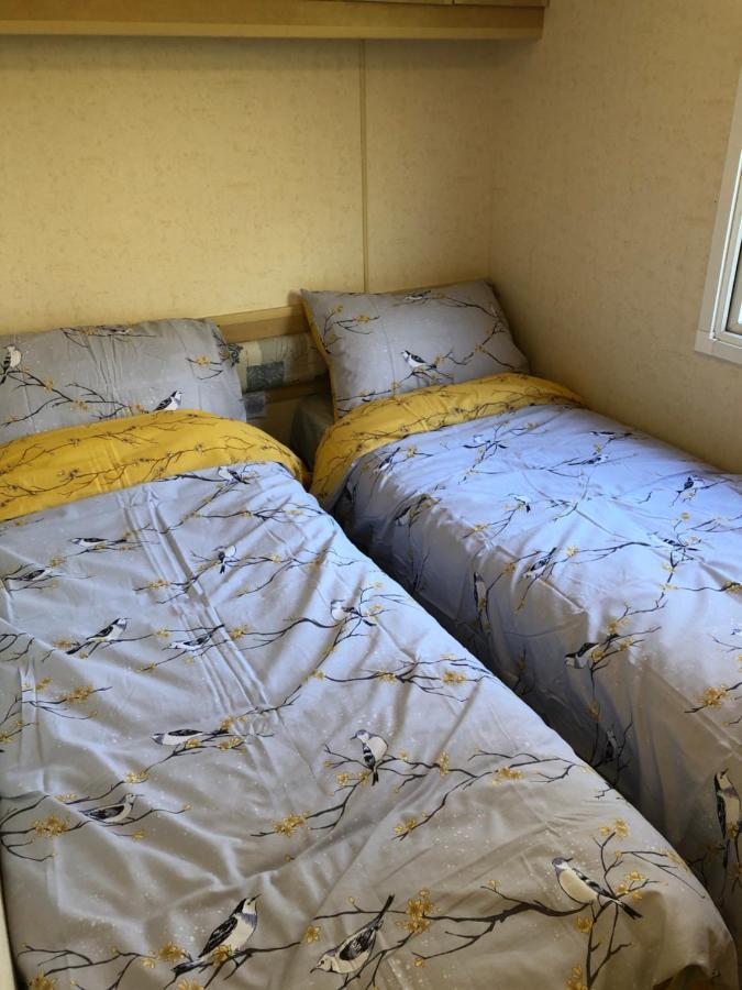 Captivating 2-Bed Static Caravan In Holyhead Llanfachraeth Kültér fotó