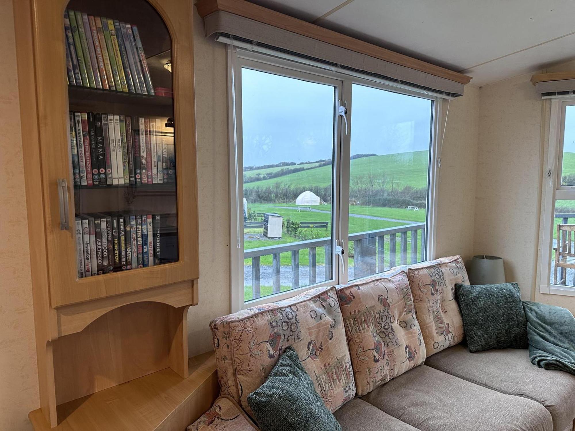 Captivating 2-Bed Static Caravan In Holyhead Llanfachraeth Kültér fotó